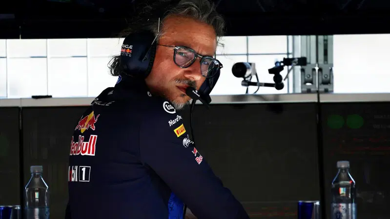 F1. "Guasto diverso dall'Austria, non lasceremo nulla di intentato": l'ala tradisce ancora Verstappen a Silverstone e Mekies apre al clamoroso passo indietro