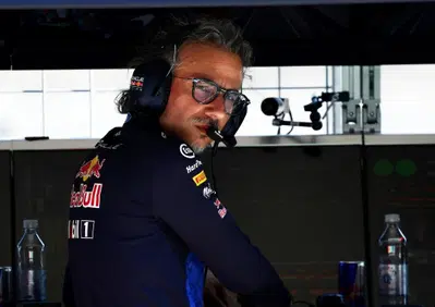 F1. Guasto diverso dall'Austria, non lasceremo nulla di intentato: l'ala tradisce ancora Verstappen a Silverstone e Mekies apre al clamoroso passo indietro