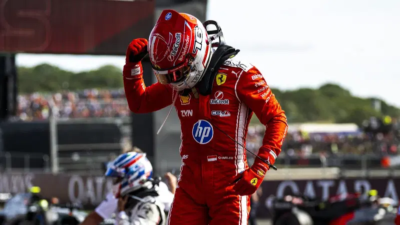 F1. La Mercedes "di cristallo" fa tremare il Mondiale: cos&igrave; Leclerc ha riscoperto la formula della vittoria a Silverstone. Russell ha di che imparare