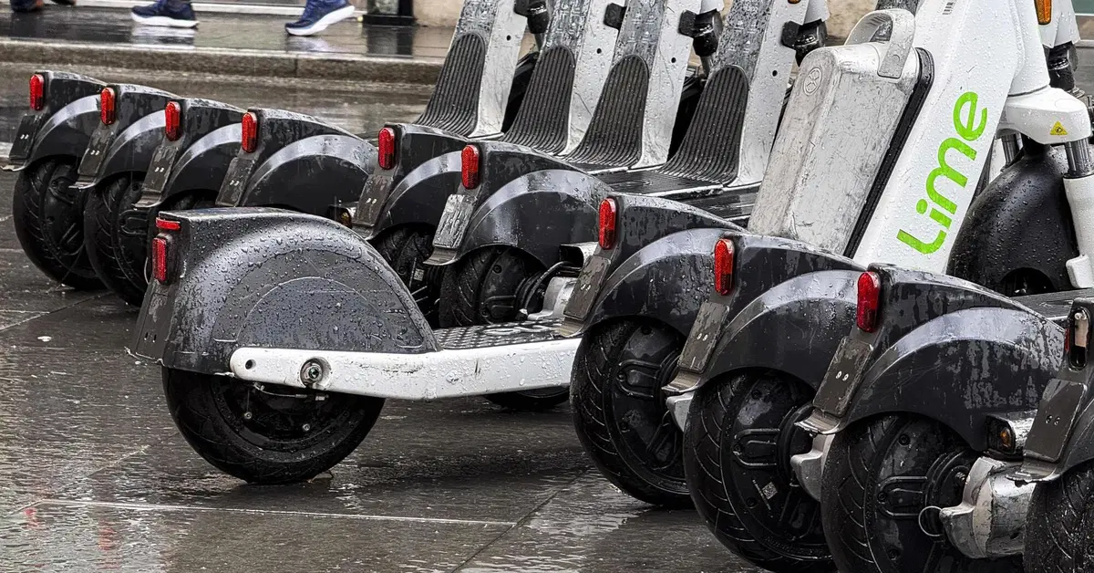 Monopattini elettrici, cambia tutto: senza assicurazione RC non si potr&agrave; pi&ugrave; circolare