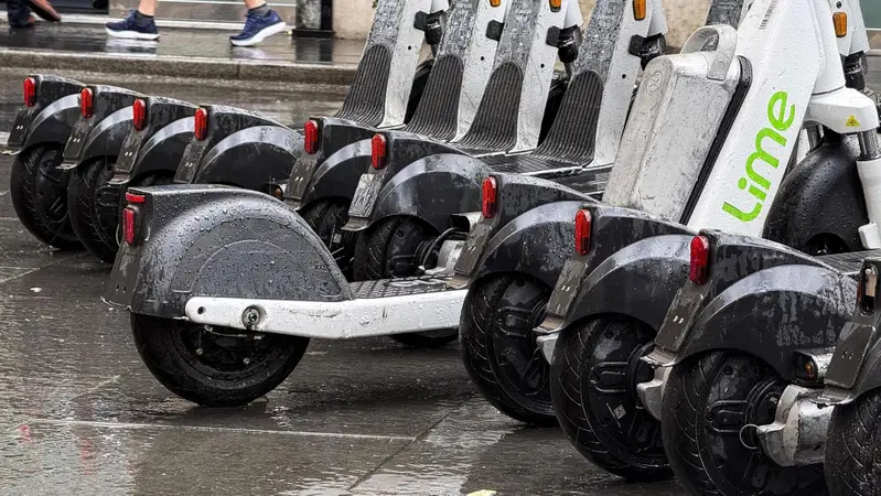 Monopattini elettrici, cambia tutto: senza assicurazione RC non si potr&agrave; pi&ugrave; circolare