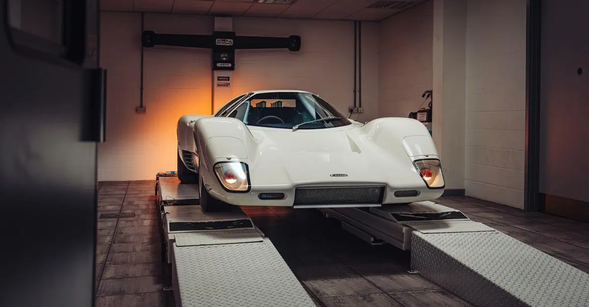 McLaren M6GT: il sogno di Bruce McLaren diventa realt&agrave; dopo oltre 50 anni