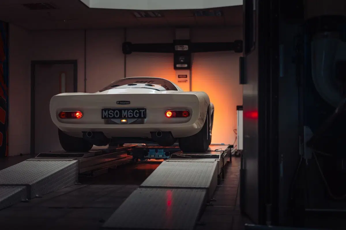 McLaren M6GT: il sogno di Bruce McLaren diventa realtà dopo oltre 50 anni (9)
