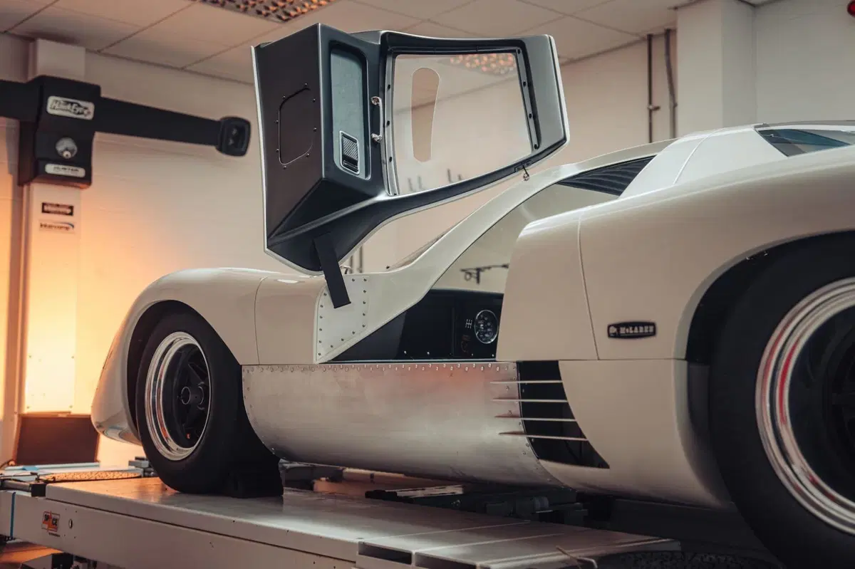 McLaren M6GT: il sogno di Bruce McLaren diventa realtà dopo oltre 50 anni (10)