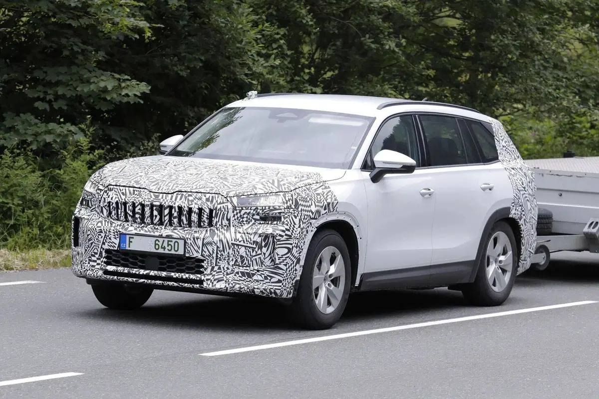 Nuova Skoda Kodiaq: ecco il restyling del SUV che non rinuncia ai motori termici (2)