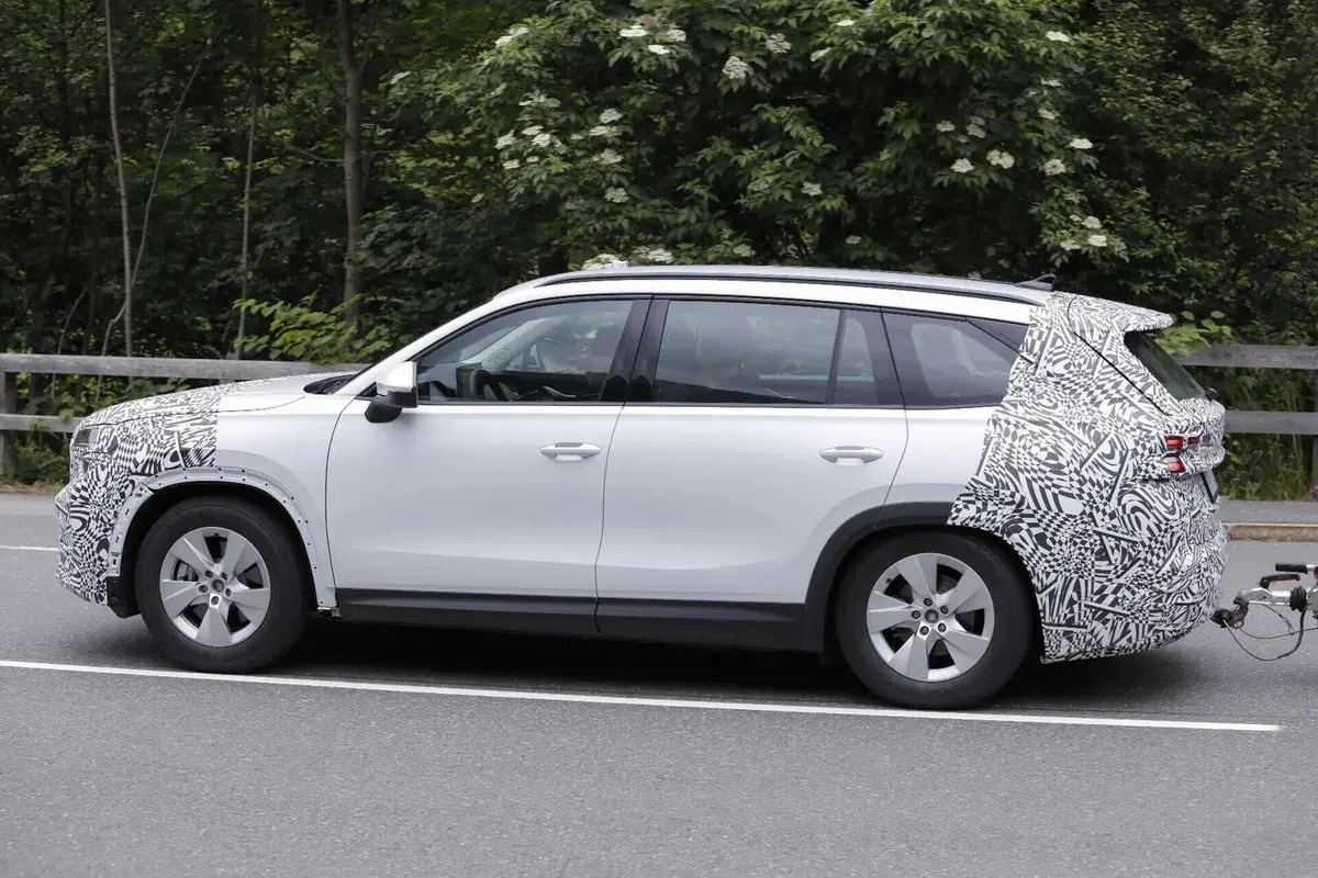Nuova Skoda Kodiaq: ecco il restyling del SUV che non rinuncia ai motori termici (7)
