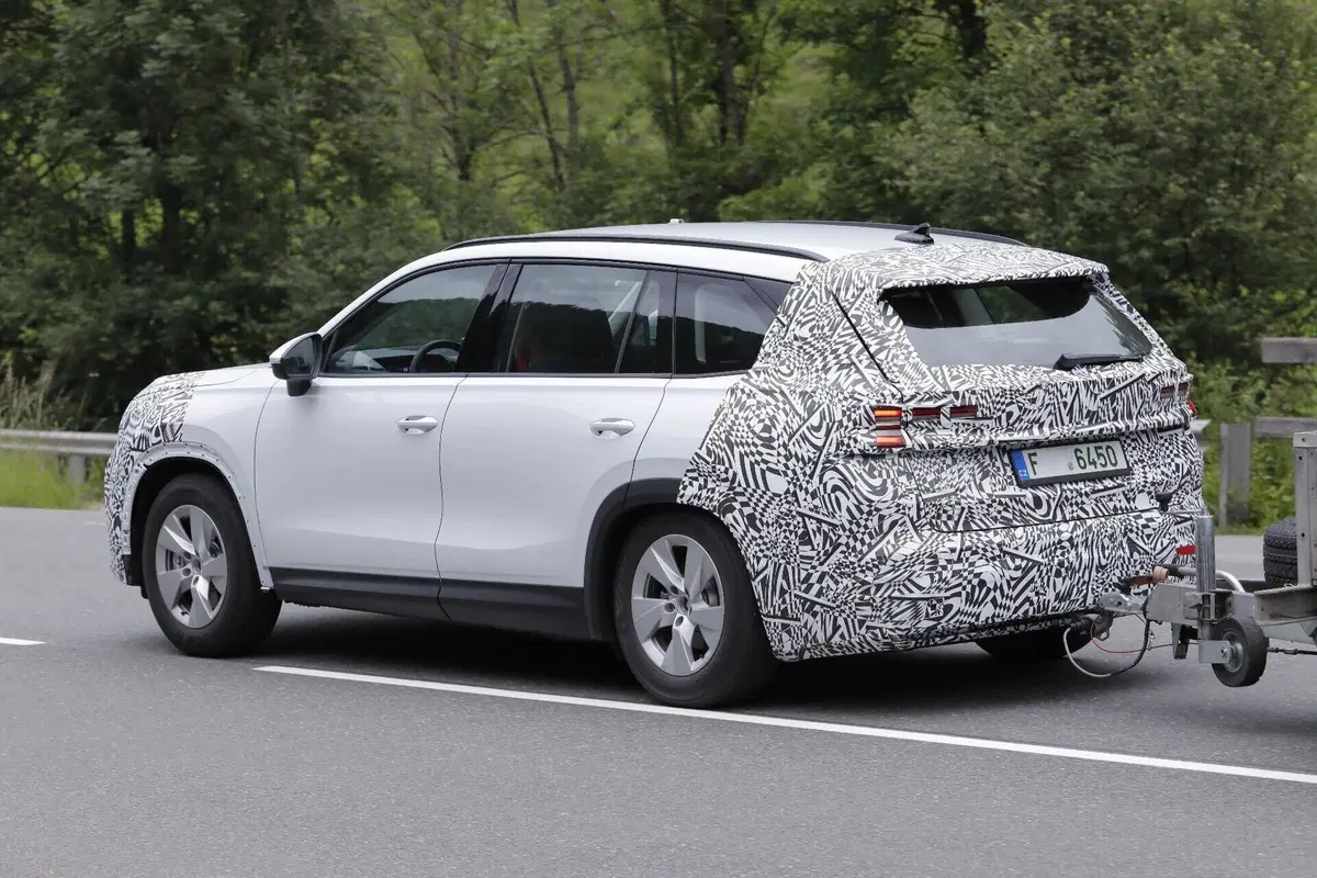 Nuova Skoda Kodiaq: ecco il restyling del SUV che non rinuncia ai motori termici (9)