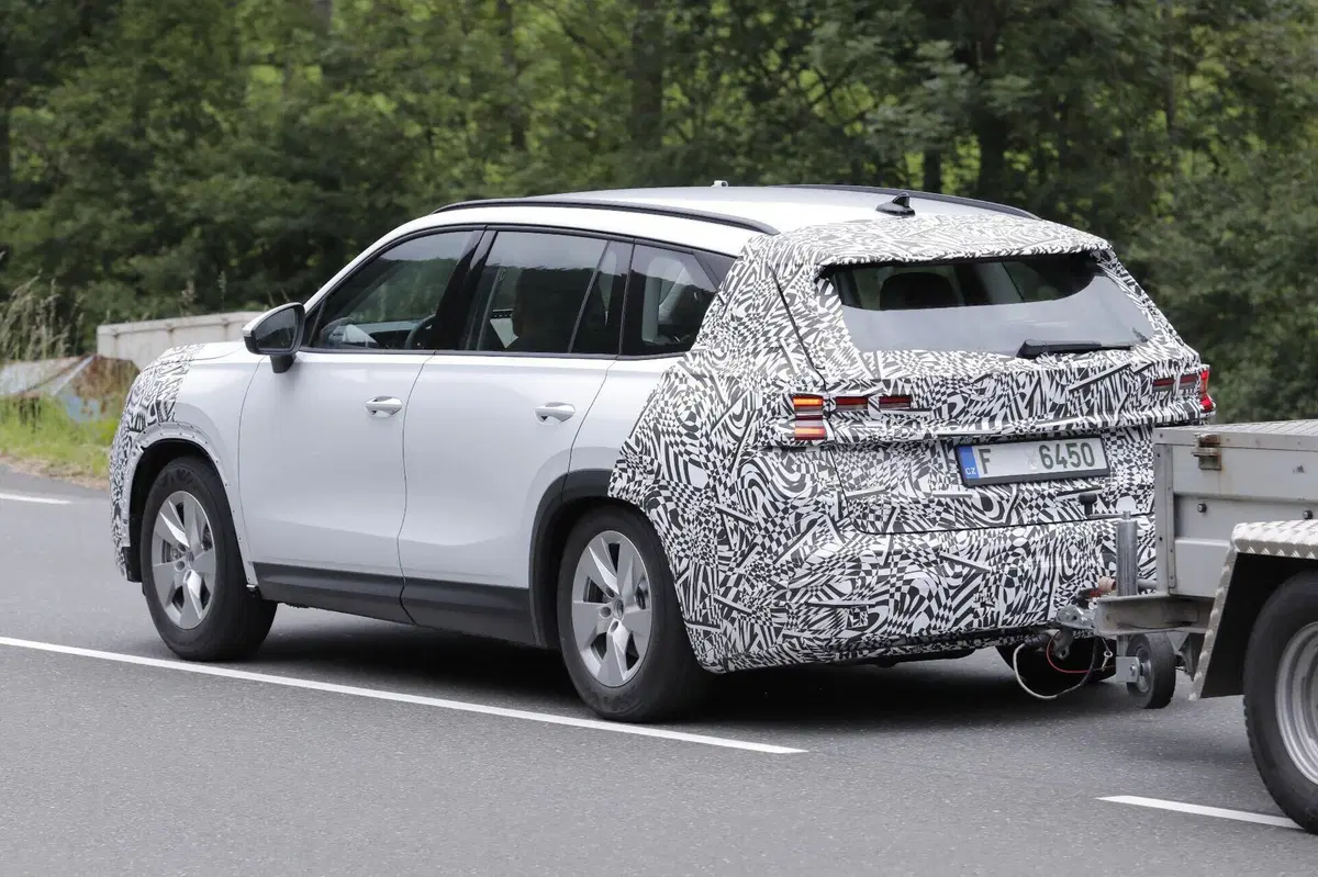 Nuova Skoda Kodiaq: ecco il restyling del SUV che non rinuncia ai motori termici (10)