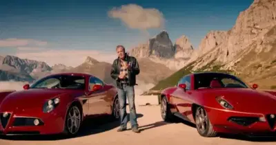 Jeremy Clarkson sfida Porsche: &ldquo;Le vere supercar le fanno gli italiani&rdquo;
