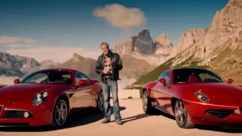 Jeremy Clarkson sfida Porsche: &ldquo;Le vere supercar le fanno gli italiani&rdquo;