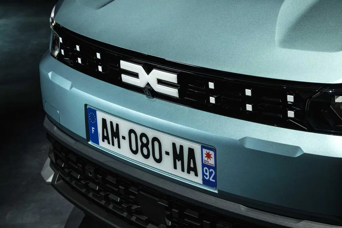 Nuova Dacia Striker: il crossover che sfida SUV, wagon e berline partendo da meno di 25.000 euro (VIDEO)