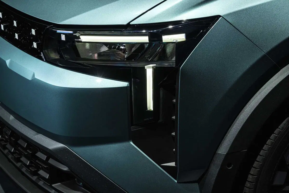 Nuova Dacia Striker: il crossover che sfida SUV, wagon e berline partendo da meno di 25.000 euro (VIDEO) (2)
