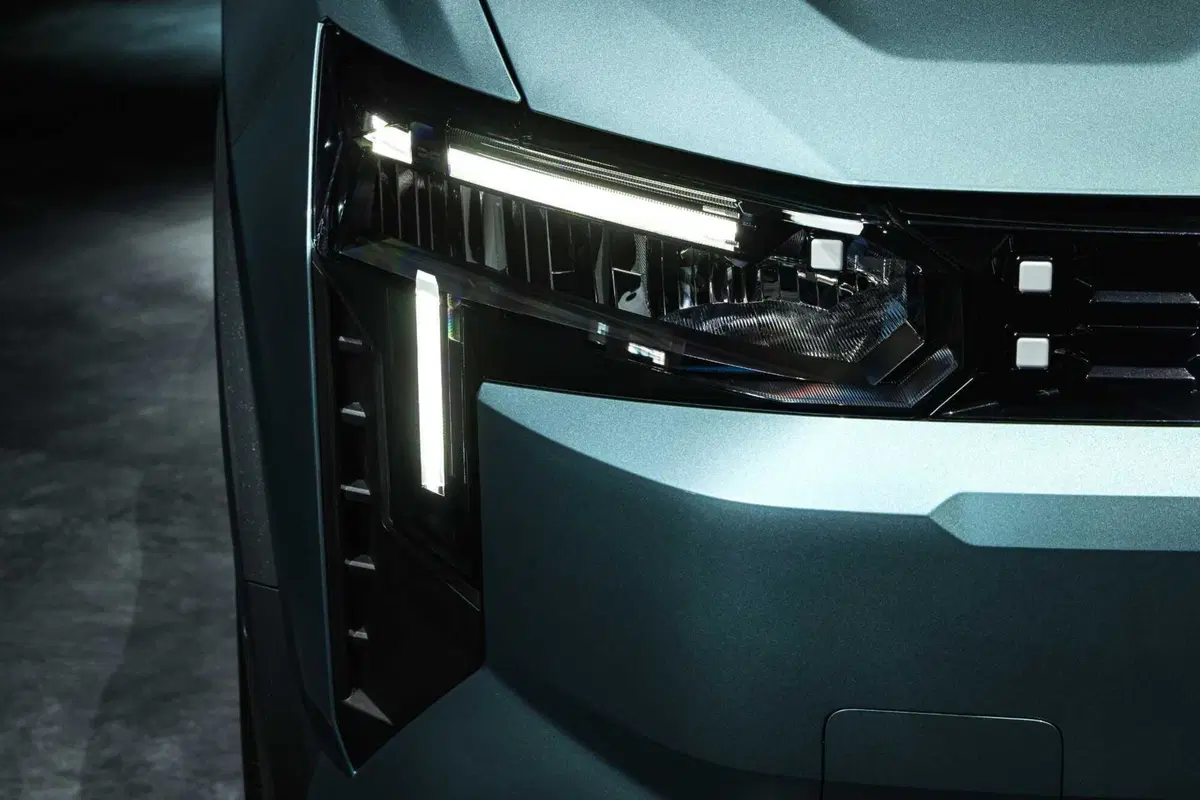Nuova Dacia Striker: il crossover che sfida SUV, wagon e berline partendo da meno di 25.000 euro (VIDEO) (3)