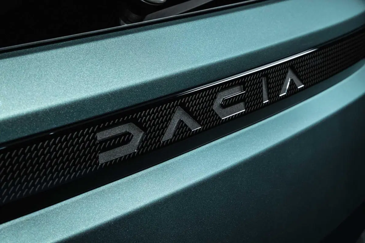 Nuova Dacia Striker: il crossover che sfida SUV, wagon e berline partendo da meno di 25.000 euro (VIDEO) (5)