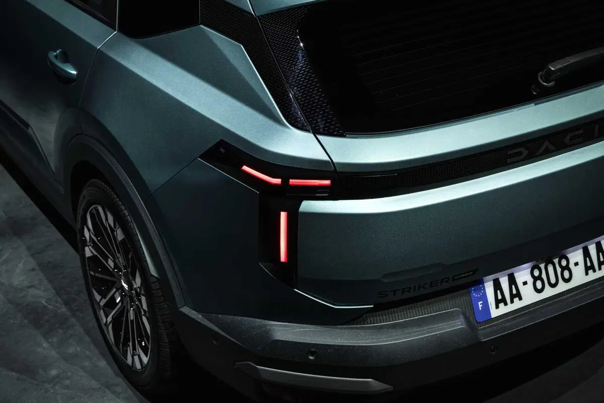 Nuova Dacia Striker: il crossover che sfida SUV, wagon e berline partendo da meno di 25.000 euro (VIDEO) (8)