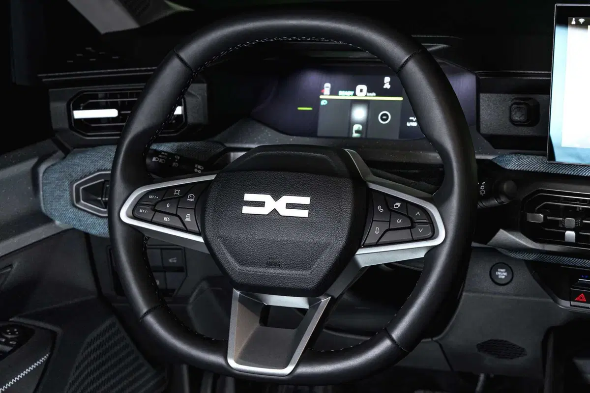 Nuova Dacia Striker: il crossover che sfida SUV, wagon e berline partendo da meno di 25.000 euro (VIDEO) (13)