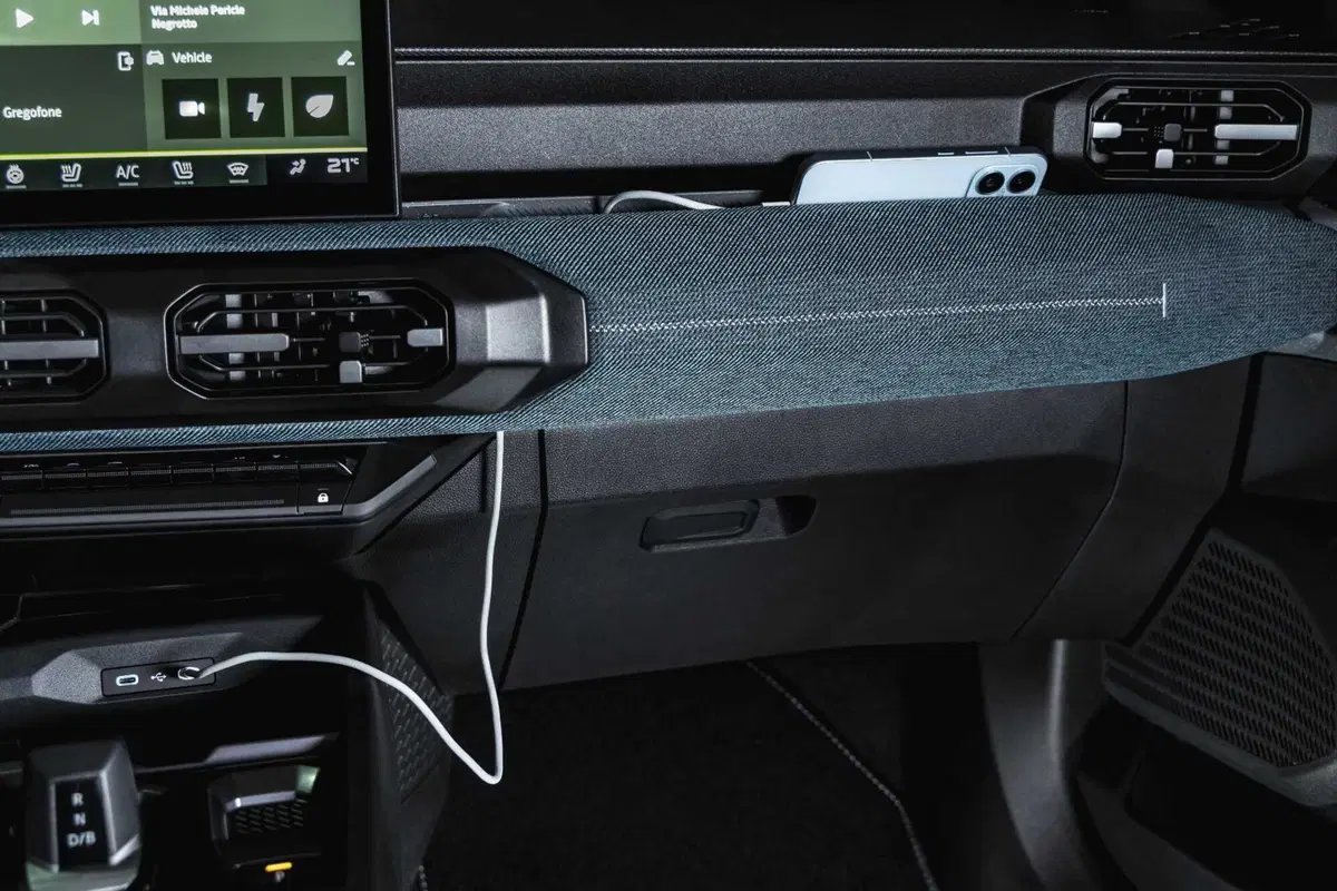 Nuova Dacia Striker: il crossover che sfida SUV, wagon e berline partendo da meno di 25.000 euro (VIDEO) (20)