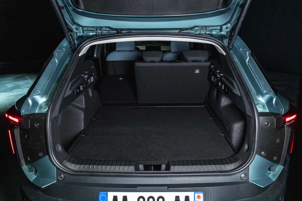 Nuova Dacia Striker: il crossover che sfida SUV, wagon e berline partendo da meno di 25.000 euro (VIDEO) (26)