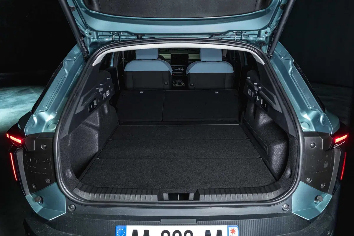 Nuova Dacia Striker: il crossover che sfida SUV, wagon e berline partendo da meno di 25.000 euro (VIDEO) (27)