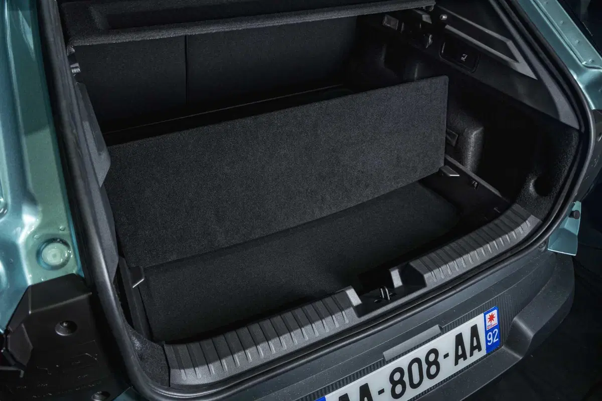 Nuova Dacia Striker: il crossover che sfida SUV, wagon e berline partendo da meno di 25.000 euro (VIDEO) (28)
