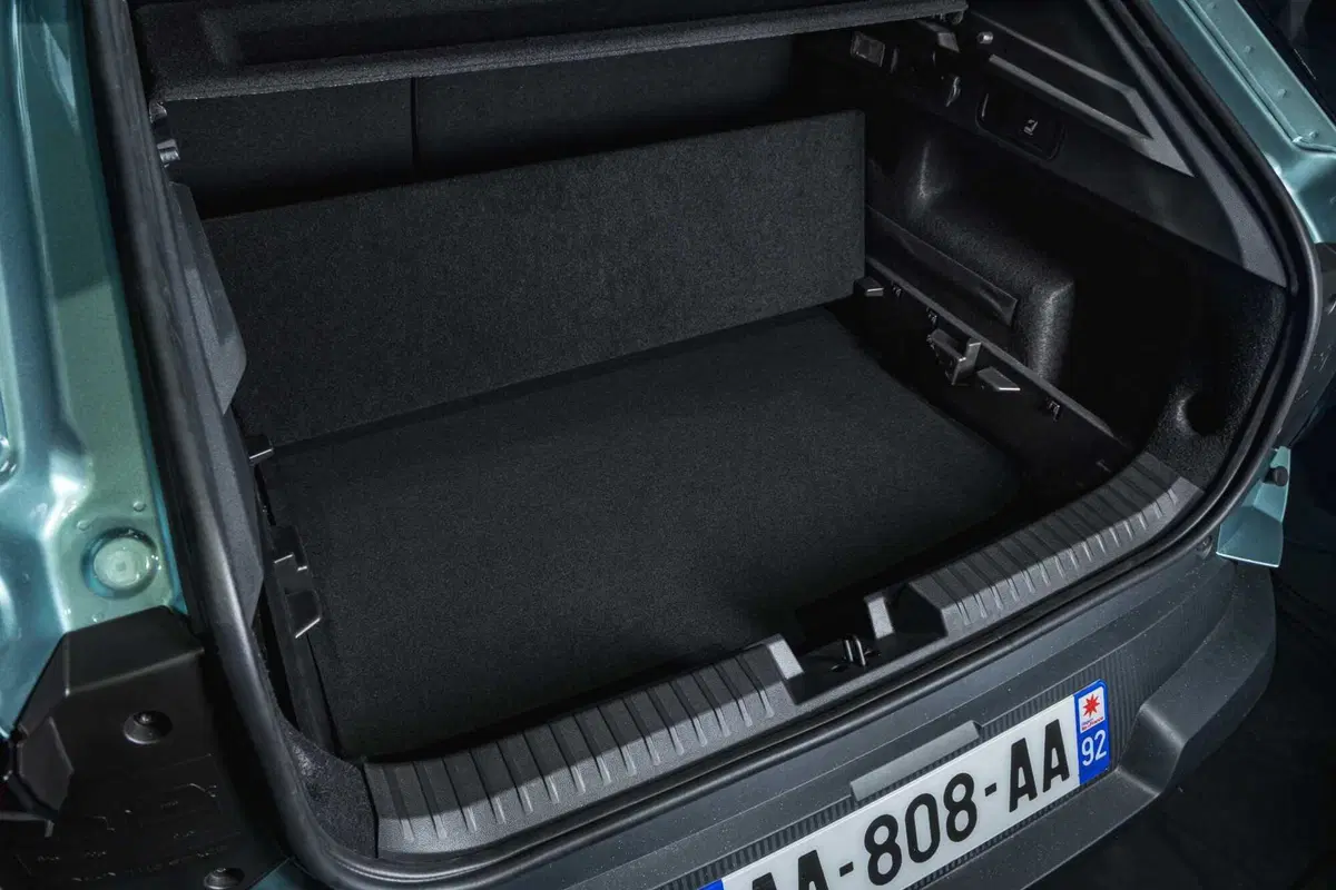 Nuova Dacia Striker: il crossover che sfida SUV, wagon e berline partendo da meno di 25.000 euro (VIDEO) (29)