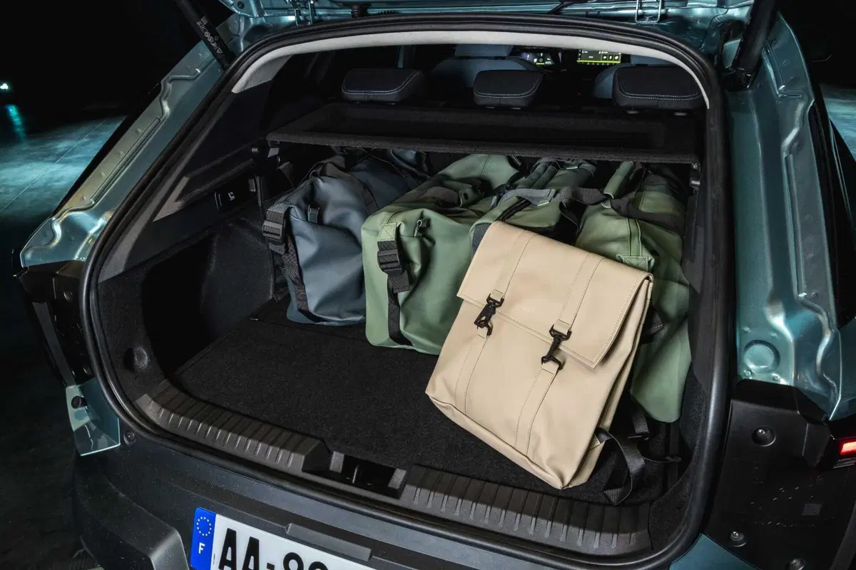 Nuova Dacia Striker: il crossover che sfida SUV, wagon e berline partendo da meno di 25.000 euro (VIDEO) (32)