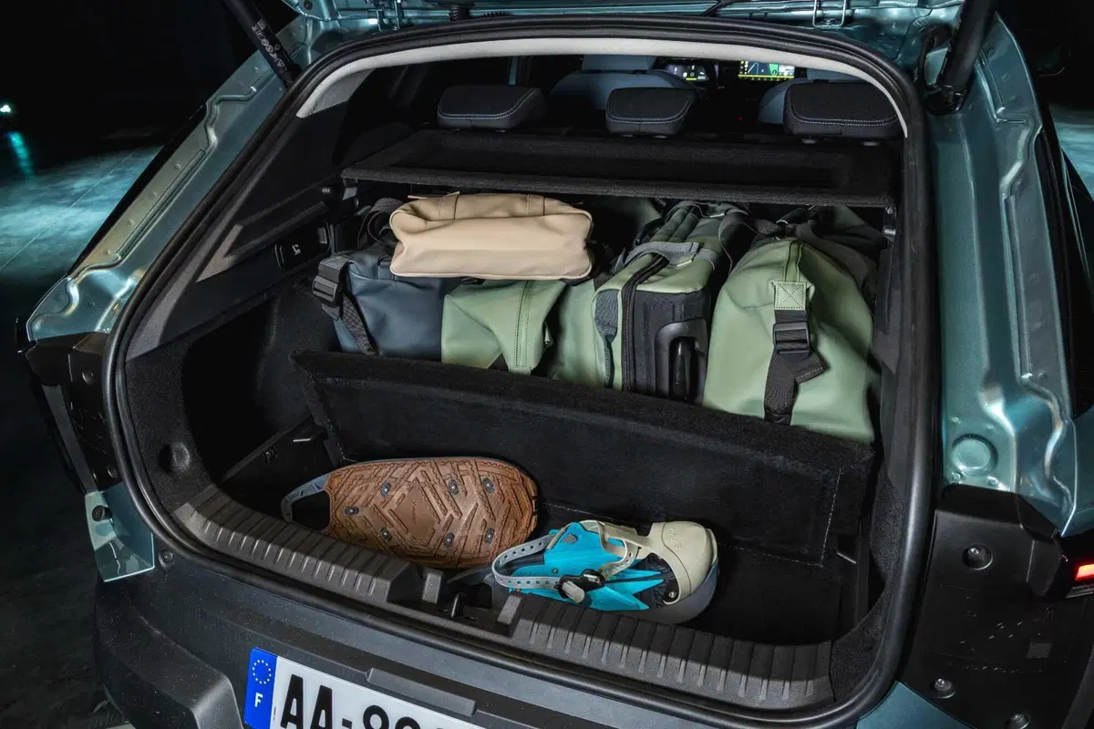 Nuova Dacia Striker: il crossover che sfida SUV, wagon e berline partendo da meno di 25.000 euro (VIDEO) (34)