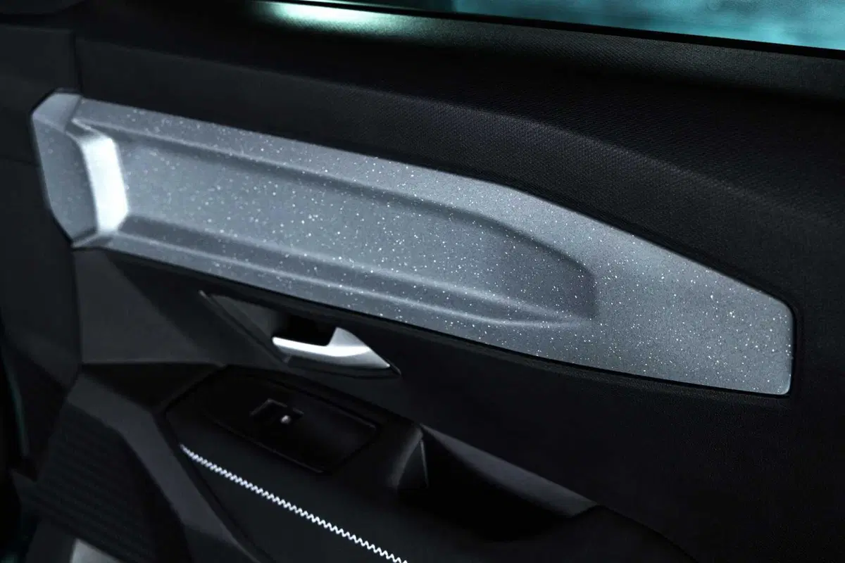 Nuova Dacia Striker: il crossover che sfida SUV, wagon e berline partendo da meno di 25.000 euro (VIDEO) (48)