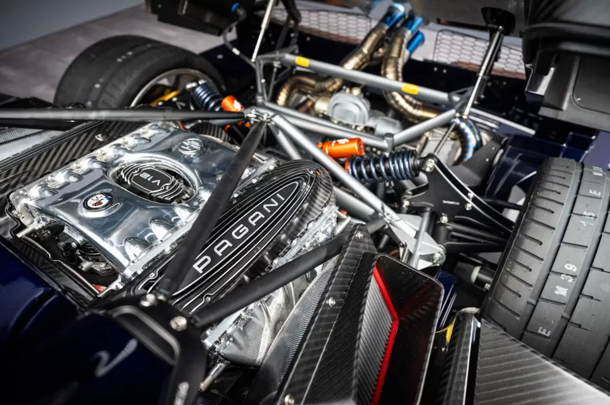 Pagani Huayra 70 Derecho: il capolavoro da 864 CV con cambio manuale che celebra Horacio Pagani (6)