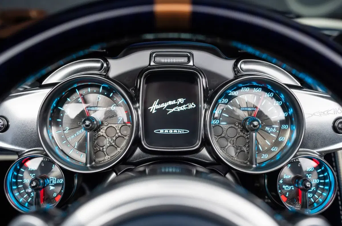Pagani Huayra 70 Derecho: il capolavoro da 864 CV con cambio manuale che celebra Horacio Pagani (9)