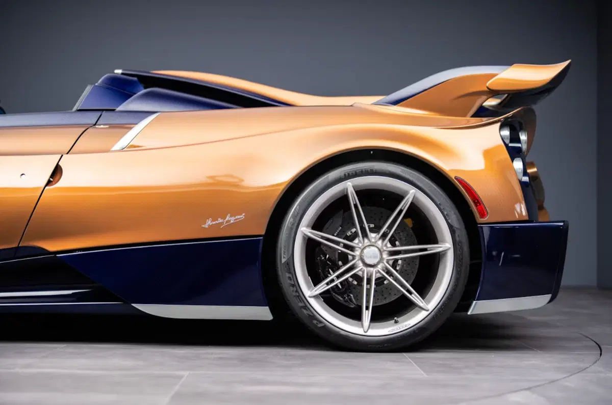 Pagani Huayra 70 Derecho: il capolavoro da 864 CV con cambio manuale che celebra Horacio Pagani (10)