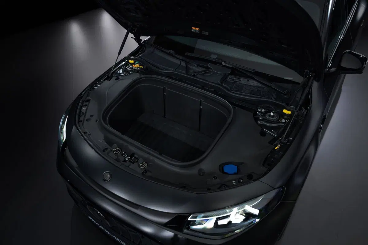 Mercedes AMG CLA 45: 680 CV, tre motori a flusso assiale e 0-100 in 2,7 secondi. L'AMG più estrema di sempre è elettrica [VIDEO] (4)