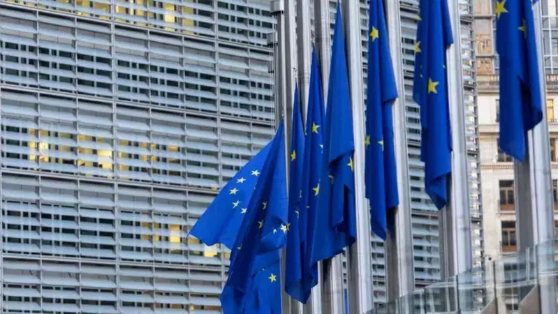 Mercedes, Stellantis e Volkswagen scrivono all'UE: l'industria dell'auto chiede una svolta per salvare il Made in Europe