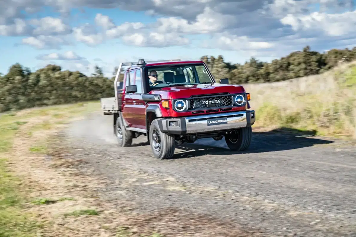 Toyota rispolvera il fuoristrada di una volta: negli USA torna il Land Cruiser anni ’80 (4)