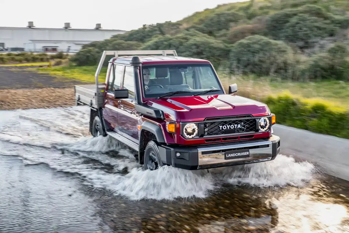 Toyota rispolvera il fuoristrada di una volta: negli USA torna il Land Cruiser anni ’80 (6)