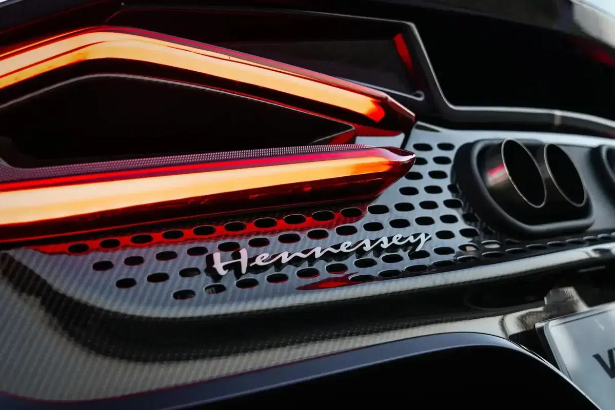 Hennessey Venom F5-M, la hypercar manuale più potente del mondo debutta a Goodwood: 2.031 CV e cambi (15)