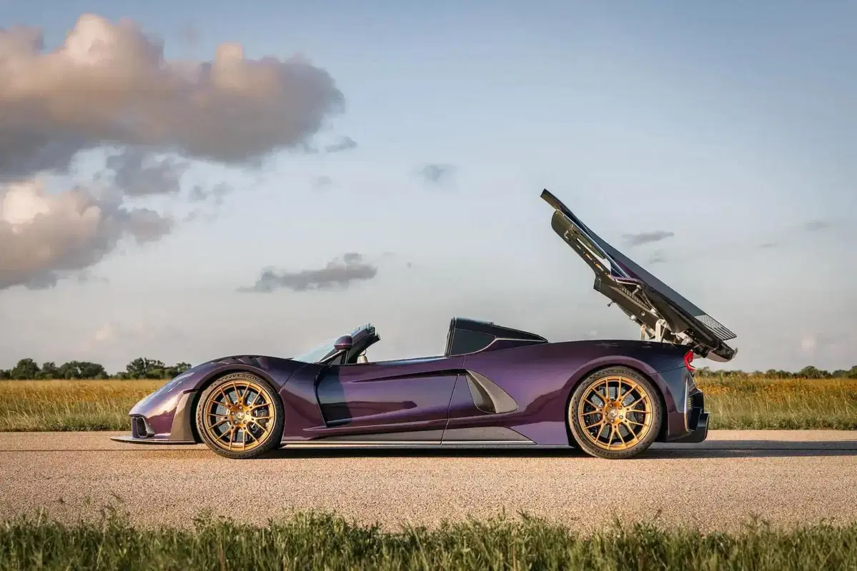 Hennessey Venom F5-M, la hypercar manuale più potente del mondo debutta a Goodwood: 2.031 CV e cambi (23)