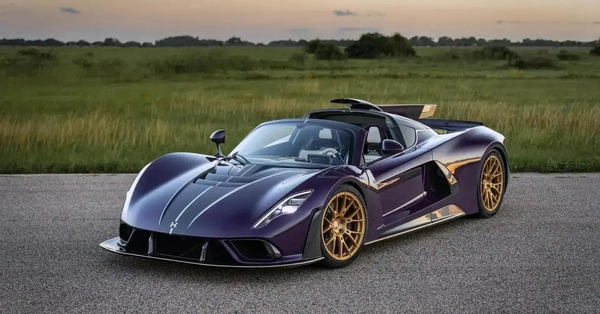 Hennessey Venom F5-M, la hypercar manuale pi&ugrave; potente del mondo debutta a Goodwood: 2.031 CV e cambi