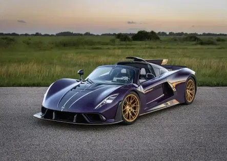 Hennessey Venom F5-M, la hypercar manuale più potente del mondo debutta a Goodwood: 2.031 CV e cambi