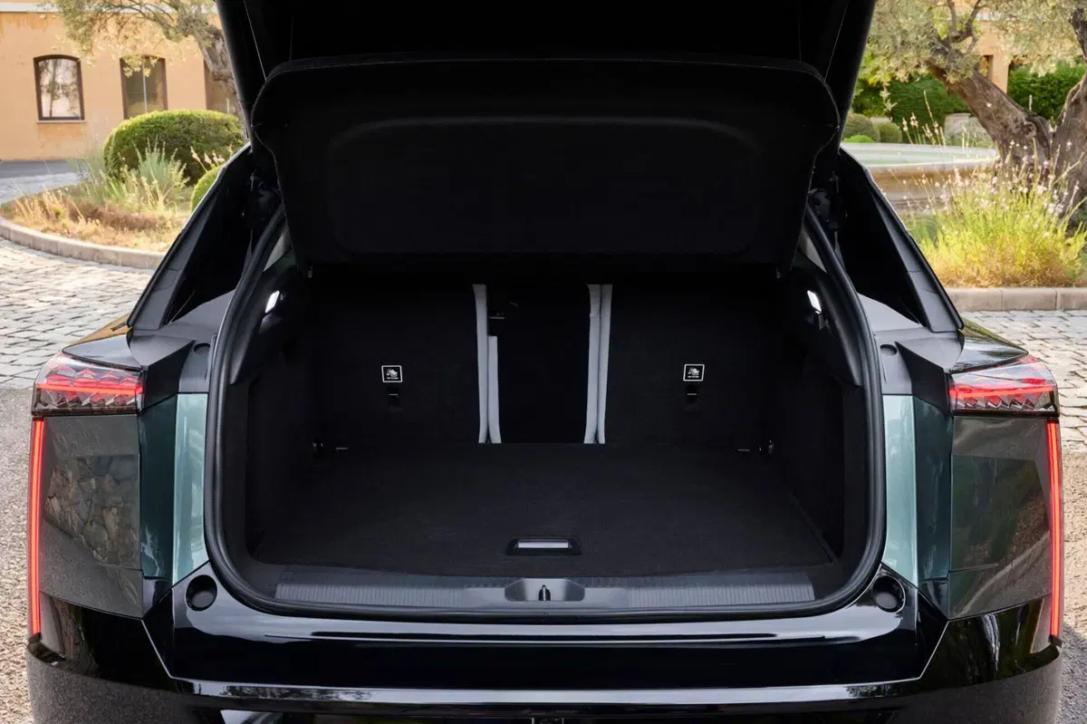 Nuova DS N°7: il SUV premium prodotto a Melfi che punta su comfort e tecnologia, ma con dei prezzi...[VIDEO] (13)