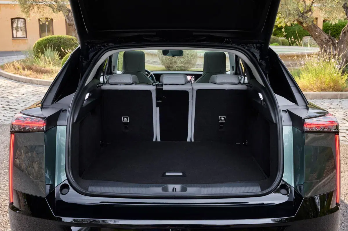 Nuova DS N°7: il SUV premium prodotto a Melfi che punta su comfort e tecnologia, ma con dei prezzi...[VIDEO] (14)