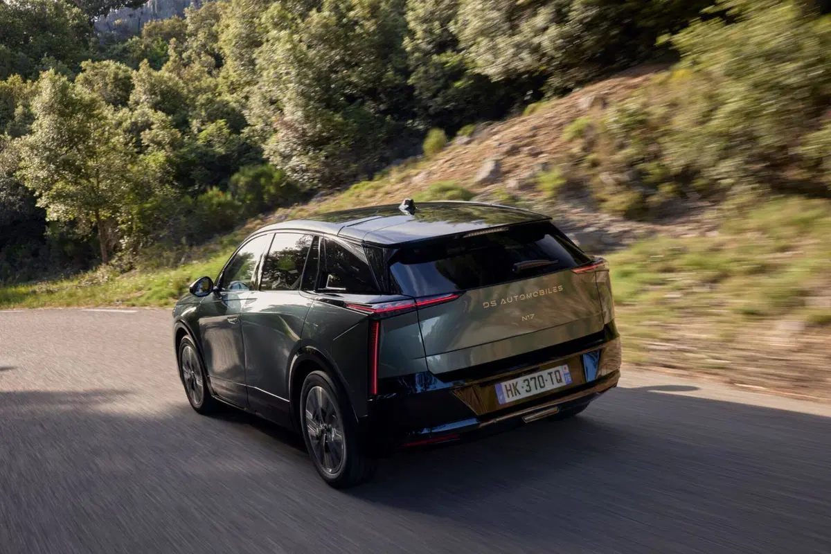 Nuova DS N°7: il SUV premium prodotto a Melfi che punta su comfort e tecnologia, ma con dei prezzi...[VIDEO] (2)