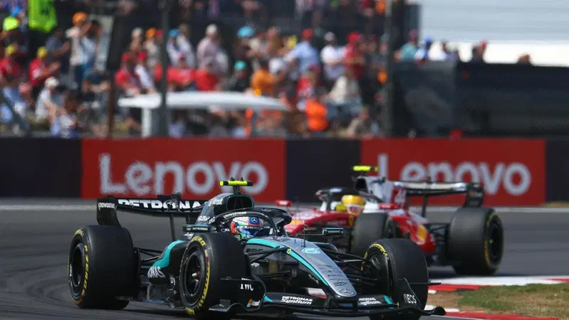 &ldquo;Presto toccher&agrave; a loro&rdquo;: l&rsquo;alleato segreto di Hamilton che pu&ograve; spingere la Ferrari verso il Mondiale e battere Mercedes