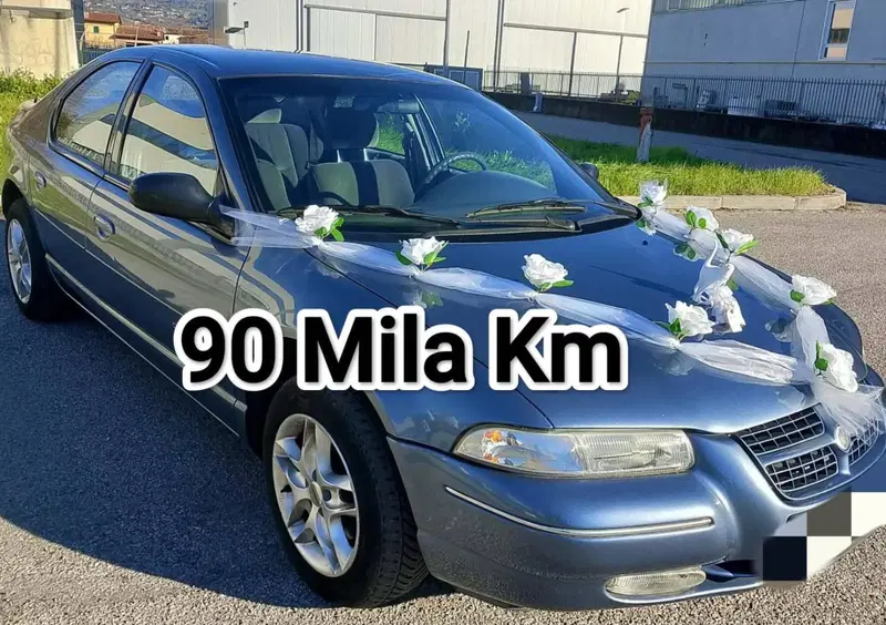 Chrysler Stratusd'epoca del 1996 a Verona