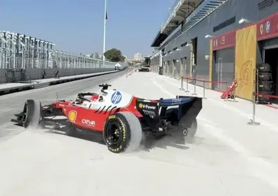 F1. Polvere, cantieri e la SF-26: Leclerc e Hamilton girano in anteprima sulla pista di Madrid!