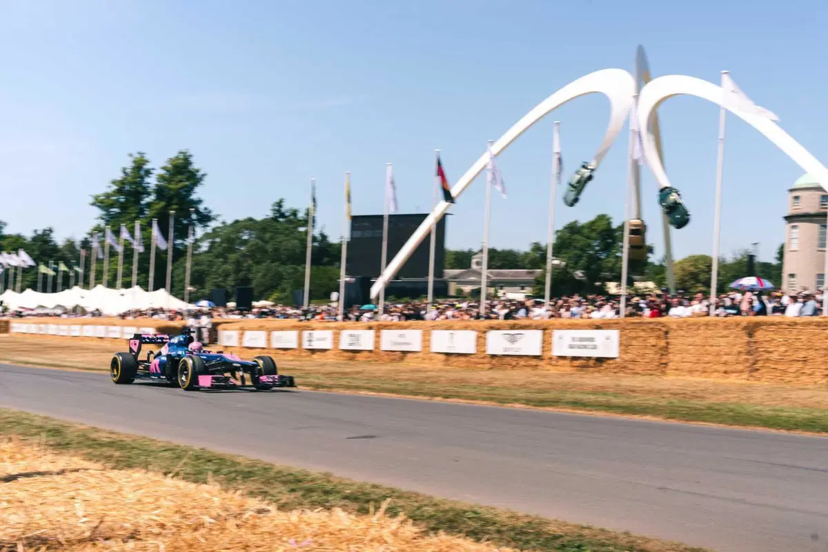 Alpine A110 FUTURE debutta a Goodwood 2026: Gasly porta in collina la prima vera sportiva elettrica (11)