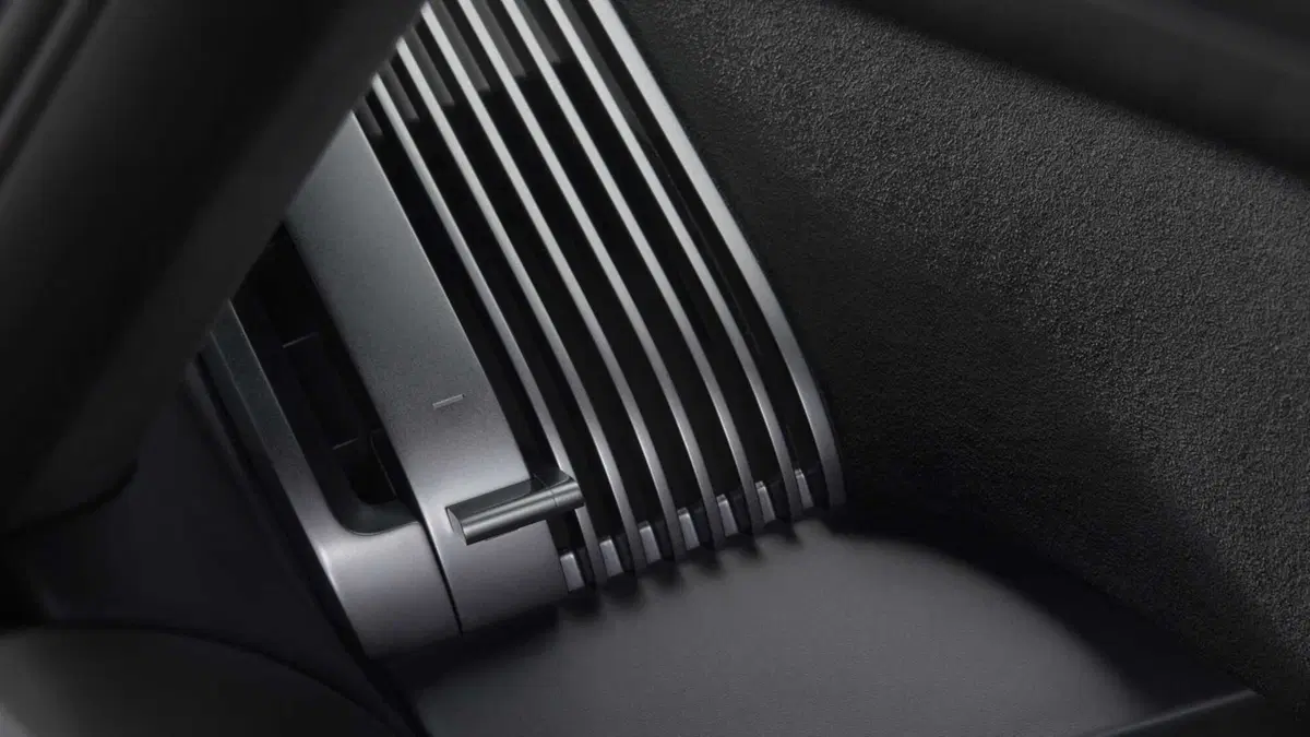 Audi cambia tutto: addio maxi schermi, tornano i tasti fisici negli abitacoli del futuro (4)