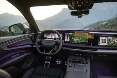 Audi cambia tutto: addio maxi schermi, tornano i tasti fisici negli abitacoli del futuro