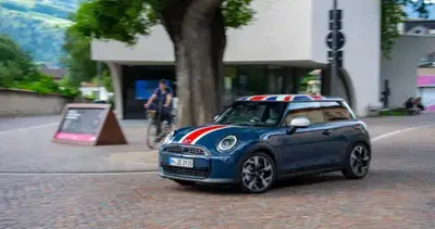 MINI Cooper Oxford Edition: arriva la serie speciale che celebra i 25 anni e le origini britanniche con uno stile unico