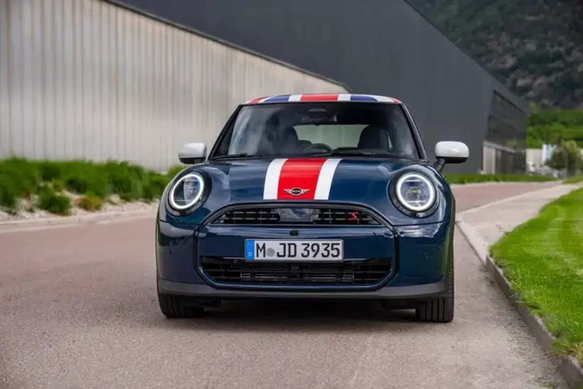 MINI Cooper Oxford Edition: arriva la serie speciale che celebra i 25 anni e le origini britanniche con uno stile unico (3)